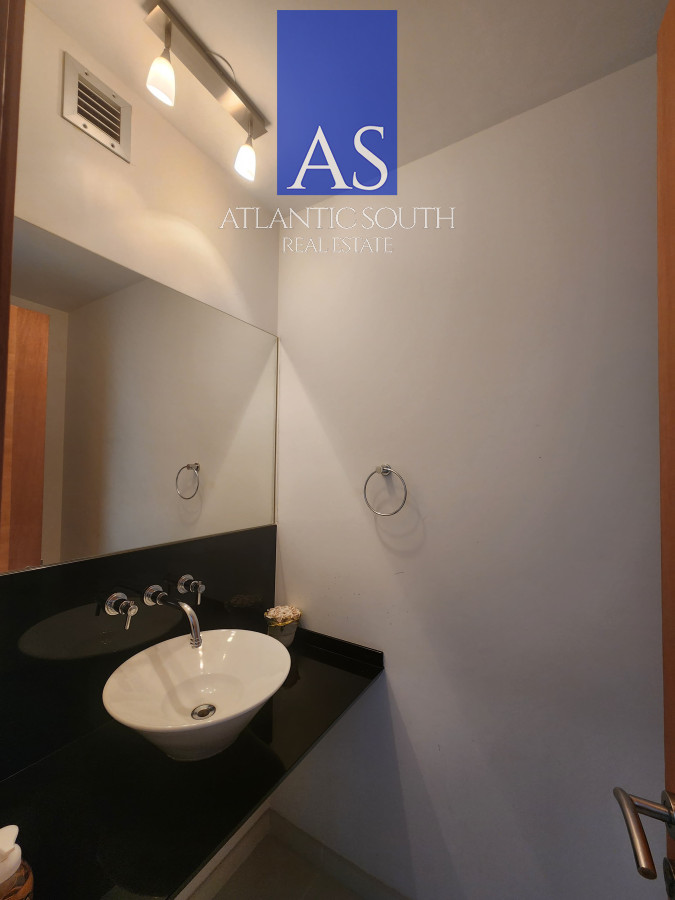 Apartamento ID.3981 - Vende apartamento de 3 dormitorios en Mansa- Punta del Este, con excelente vista.
