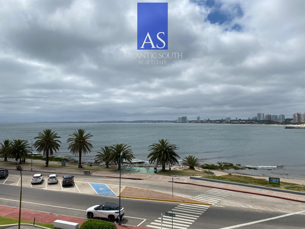Apartamento ID.4495 - Vende apartamento con vista al mar de 3 dormitorios, Punta del Este