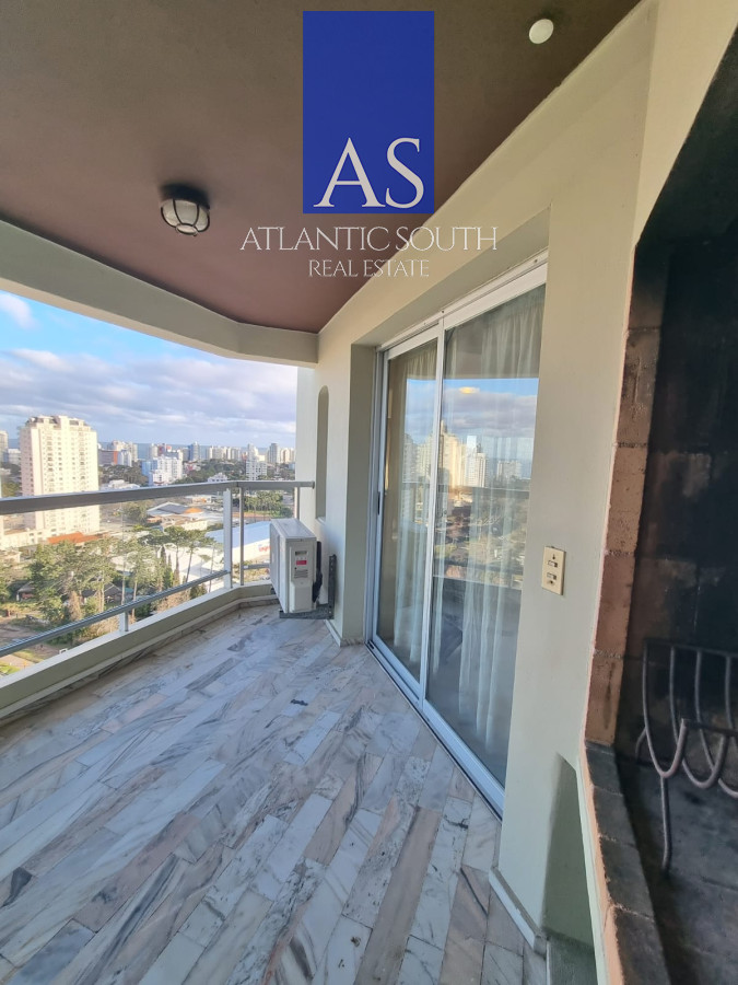 Apartamento ID.4166 - Apartamento 3 dormitorios vista espectacular parcial al mar frente a Punta Shopping garage Punta del Este