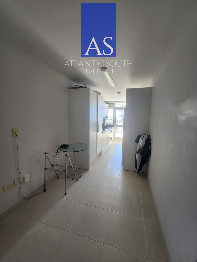 Apartamento ID.3981 - Vende apartamento de 3 dormitorios en Mansa- Punta del Este, con excelente vista.