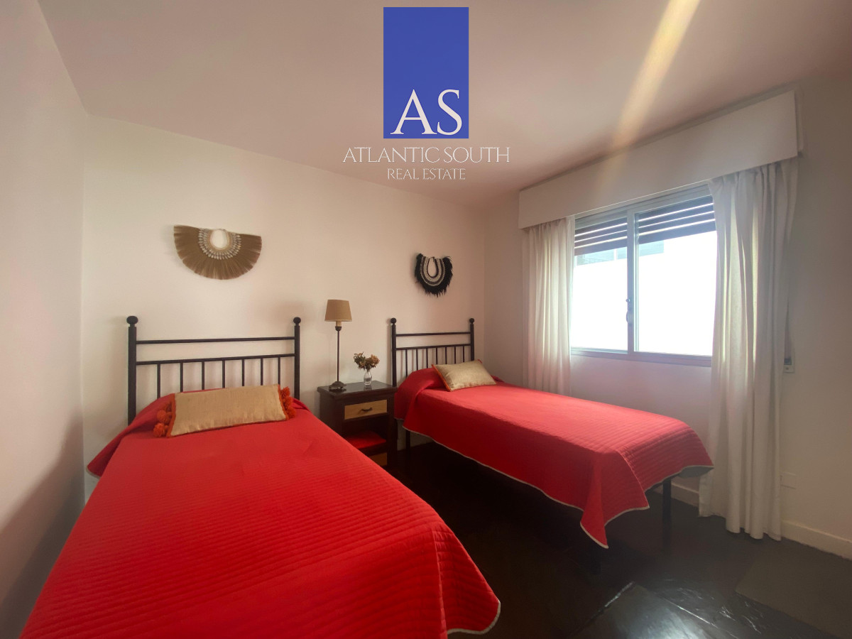 Apartamento ID.4495 - Vende apartamento con vista al mar de 3 dormitorios, Punta del Este