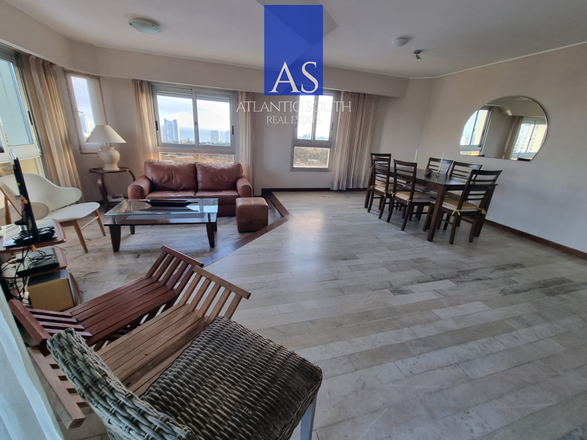Apartamento ID.4166 - Apartamento 3 dormitorios vista espectacular parcial al mar frente a Punta Shopping garage Punta del Este