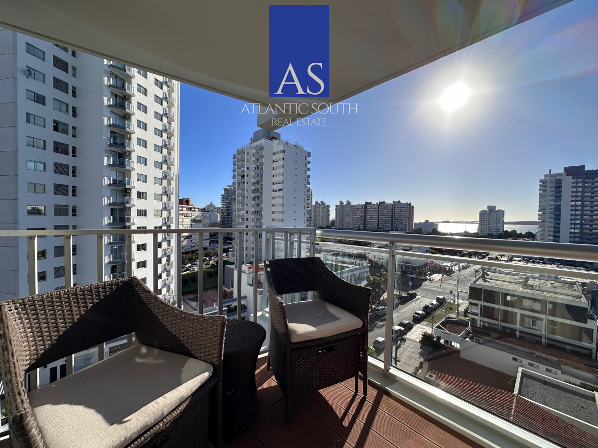 Apartamento ID.4055 - Vende departamento de 2 dormitorios finamente decorado en Torre Onix, Punta del Este