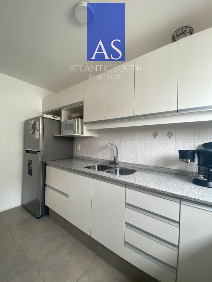 Apartamento ID.4495 - Vende apartamento con vista al mar de 3 dormitorios, Punta del Este