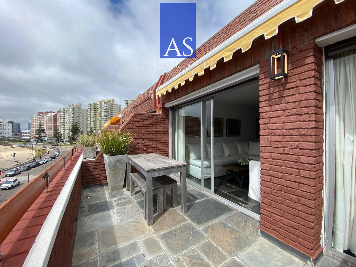 Apartamento ID.4495 - Vende apartamento con vista al mar de 3 dormitorios, Punta del Este