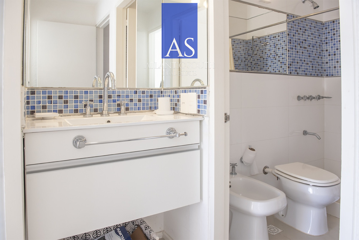 Apartamento ID.4656 - Apartamento en Venta de 2 dormitorios vista al mar en Punta del este 