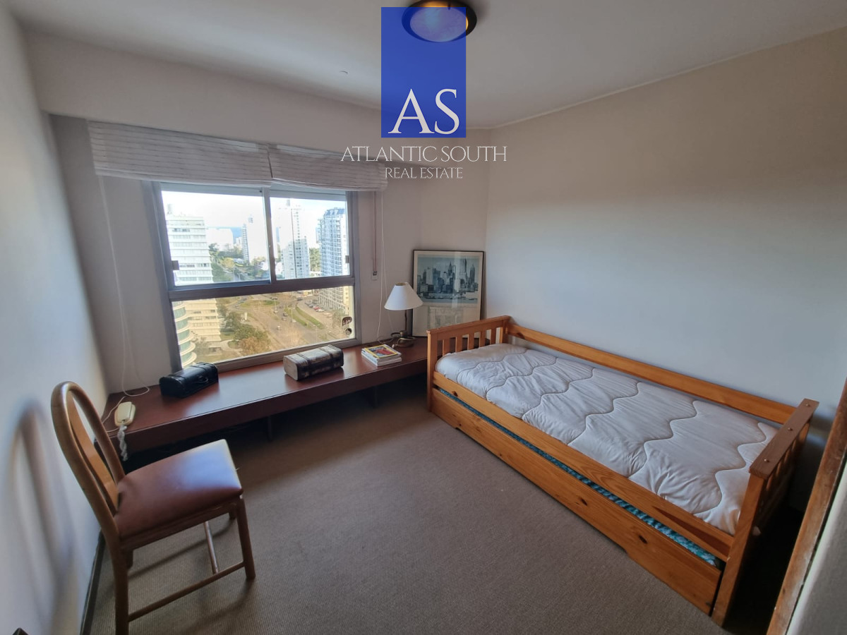 Apartamento ID.4166 - Apartamento 3 dormitorios vista espectacular parcial al mar frente a Punta Shopping garage Punta del Este