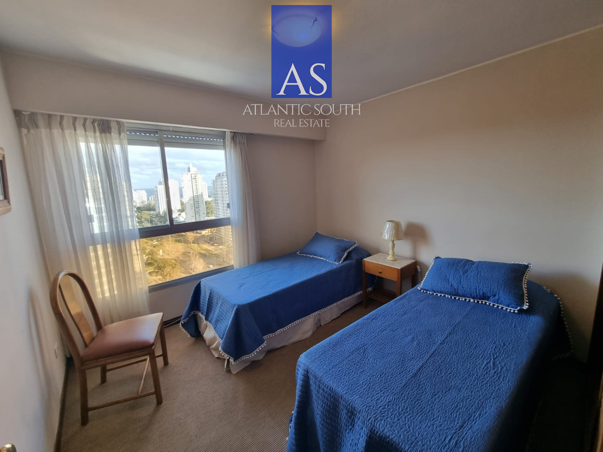 Apartamento ID.4166 - Apartamento 3 dormitorios vista espectacular parcial al mar frente a Punta Shopping garage Punta del Este