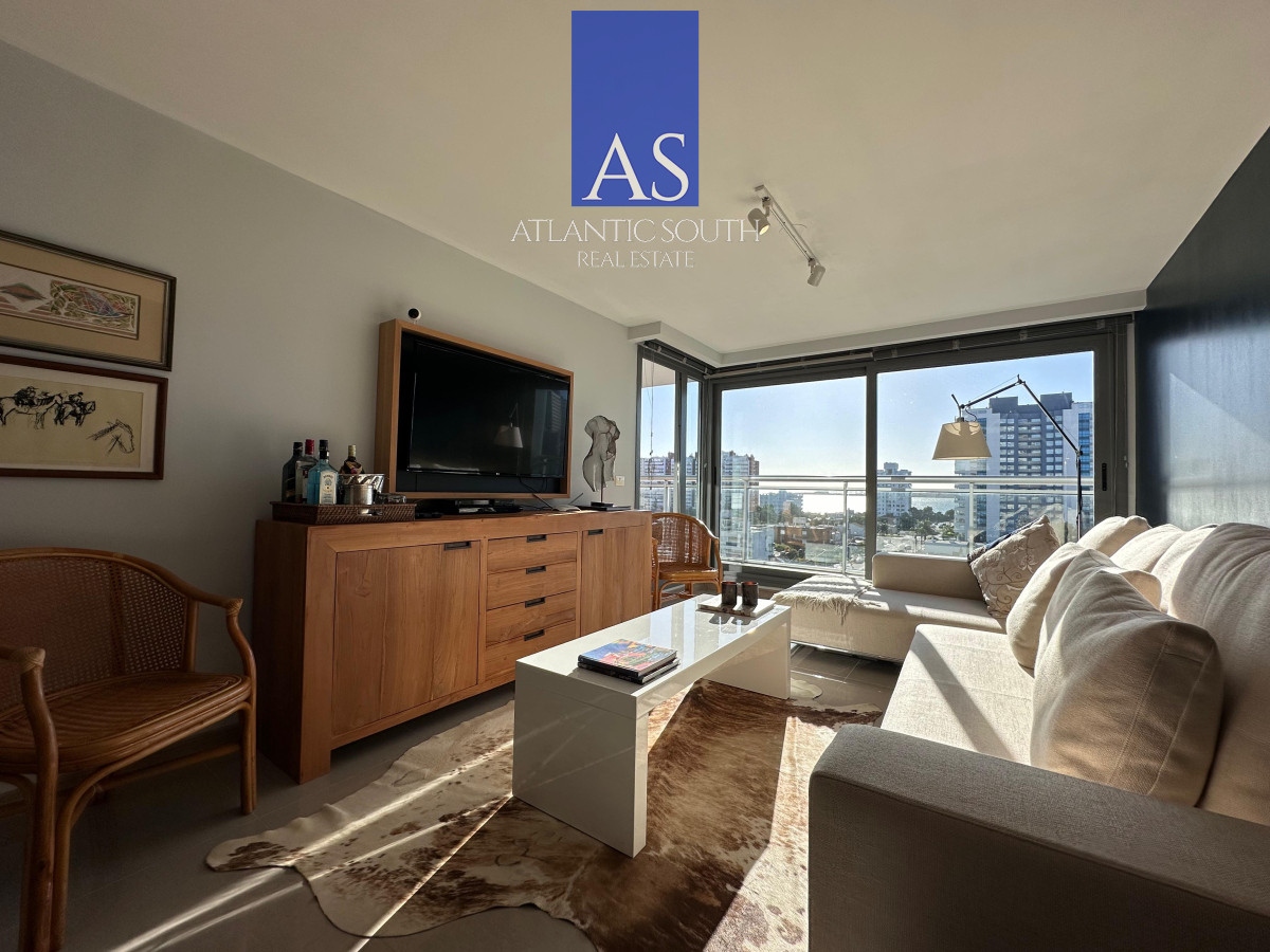 Apartamento ID.4055 - Vende departamento de 2 dormitorios finamente decorado en Torre Onix, Punta del Este