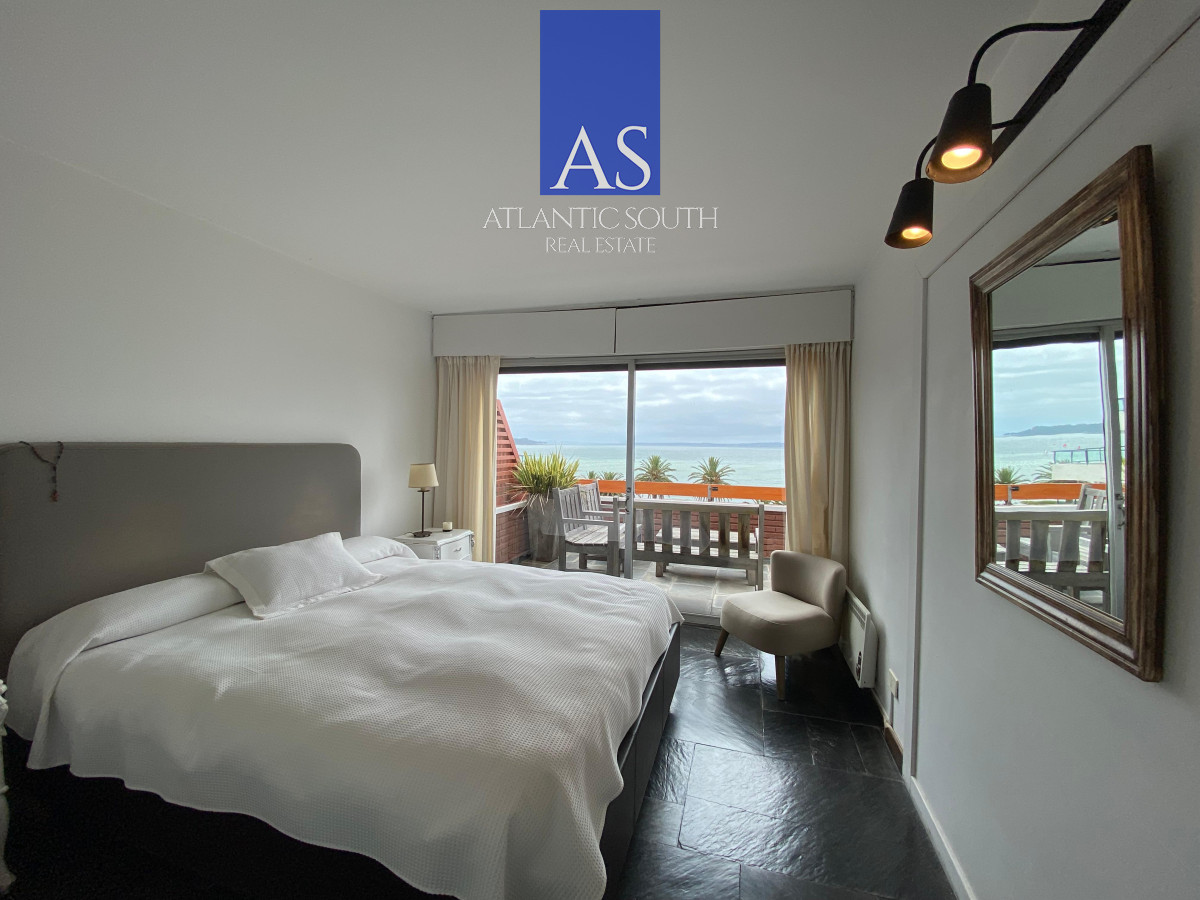 Apartamento ID.4495 - Vende apartamento con vista al mar de 3 dormitorios, Punta del Este