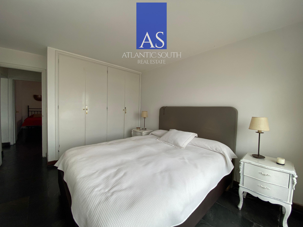 Apartamento ID.4495 - Vende apartamento con vista al mar de 3 dormitorios, Punta del Este