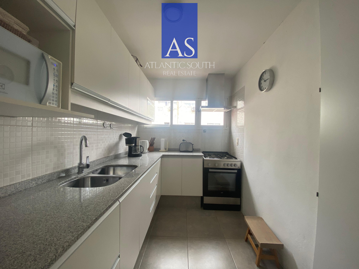 Apartamento ID.4495 - Vende apartamento con vista al mar de 3 dormitorios, Punta del Este