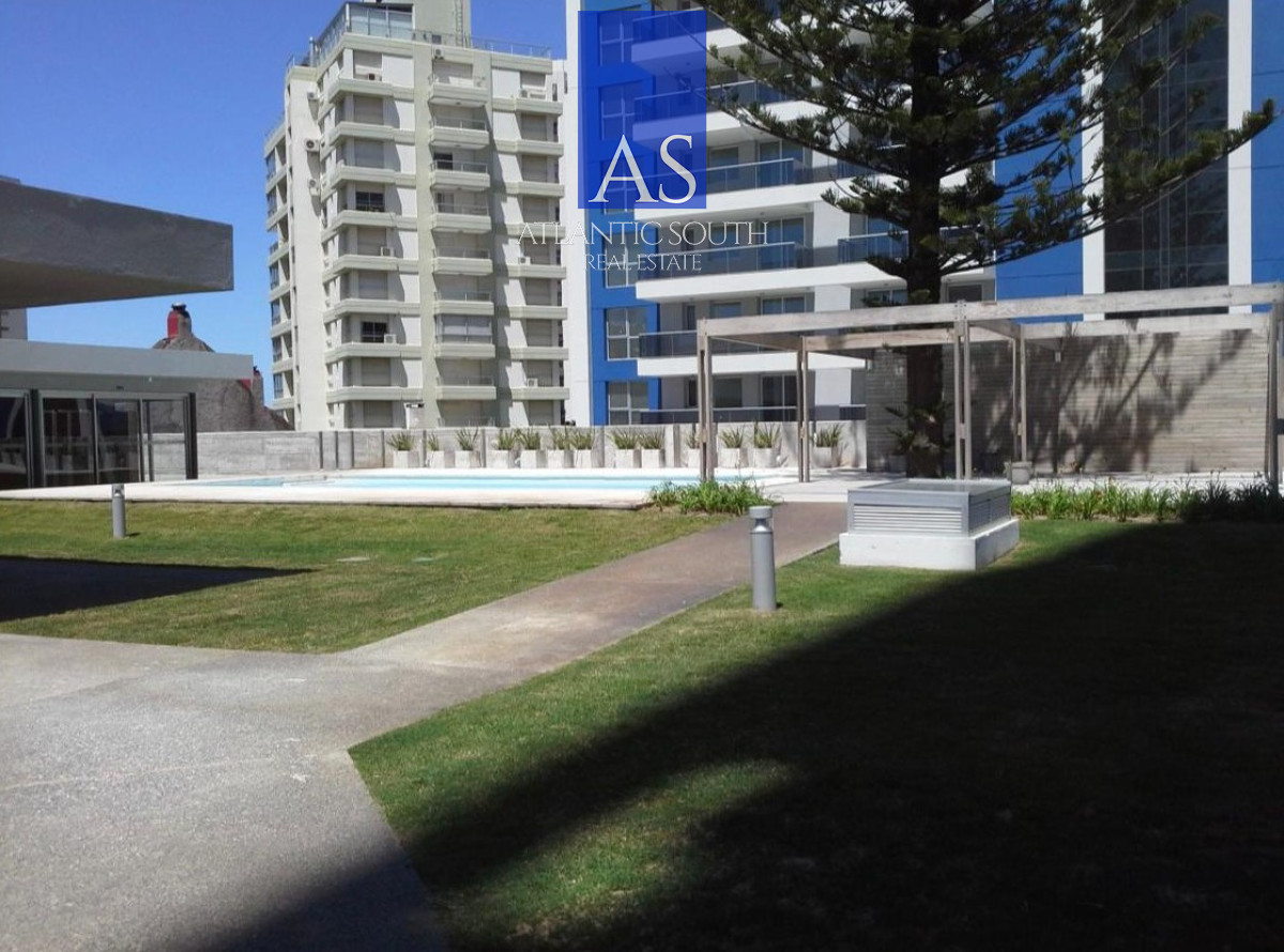 Apartamento ID.2921 - Departamento de 3 dormitorios con Terraza en Punta del Este 