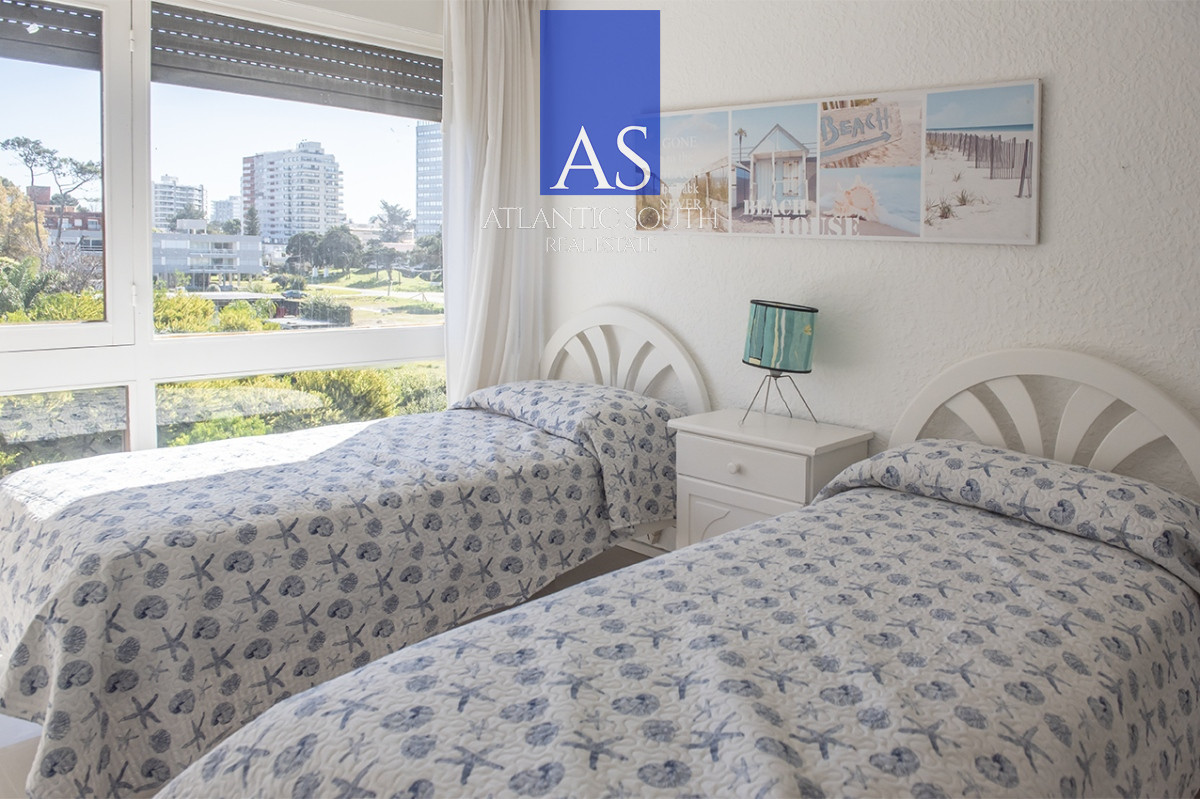 Apartamento ID.4656 - Apartamento en Venta de 2 dormitorios vista al mar en Punta del este 