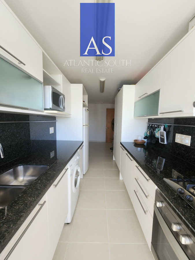 Apartamento ID.3981 - Vende apartamento de 3 dormitorios en Mansa- Punta del Este, con excelente vista.