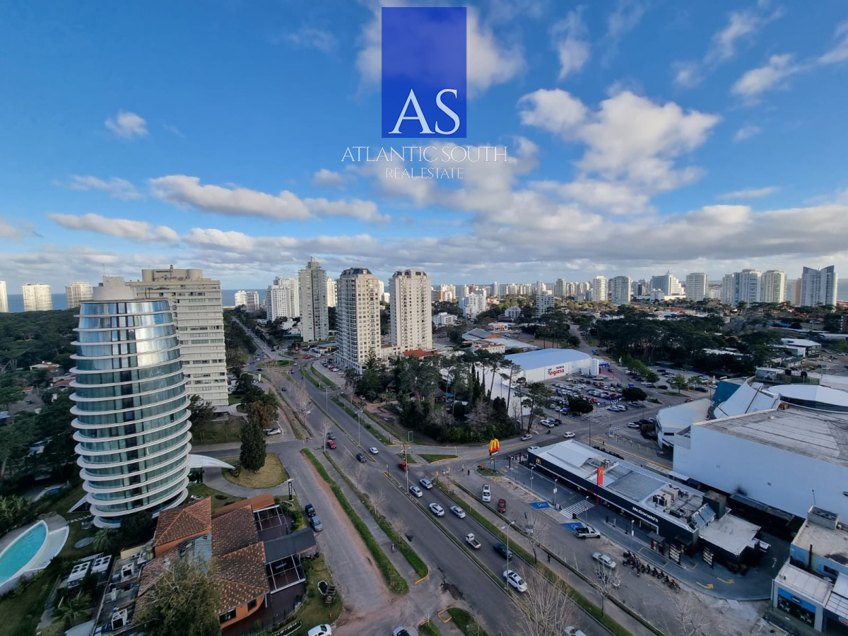 Apartamento ID.4166 - Apartamento 3 dormitorios vista espectacular parcial al mar frente a Punta Shopping garage Punta del Este