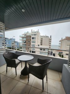 Apartamento de 2 dormitorios con garage y piscina climatizada en Peninsula- Punta del Este.