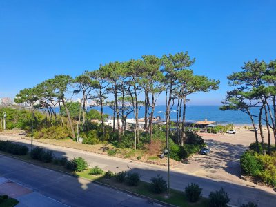 Impactante vista en Apartamento frente al Mar en Edificio Reconocido Playa Mansa
