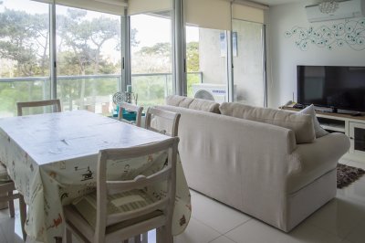 Apartamento 2 dormitorios 2 baños excelentes servicios gastos comunes bajos