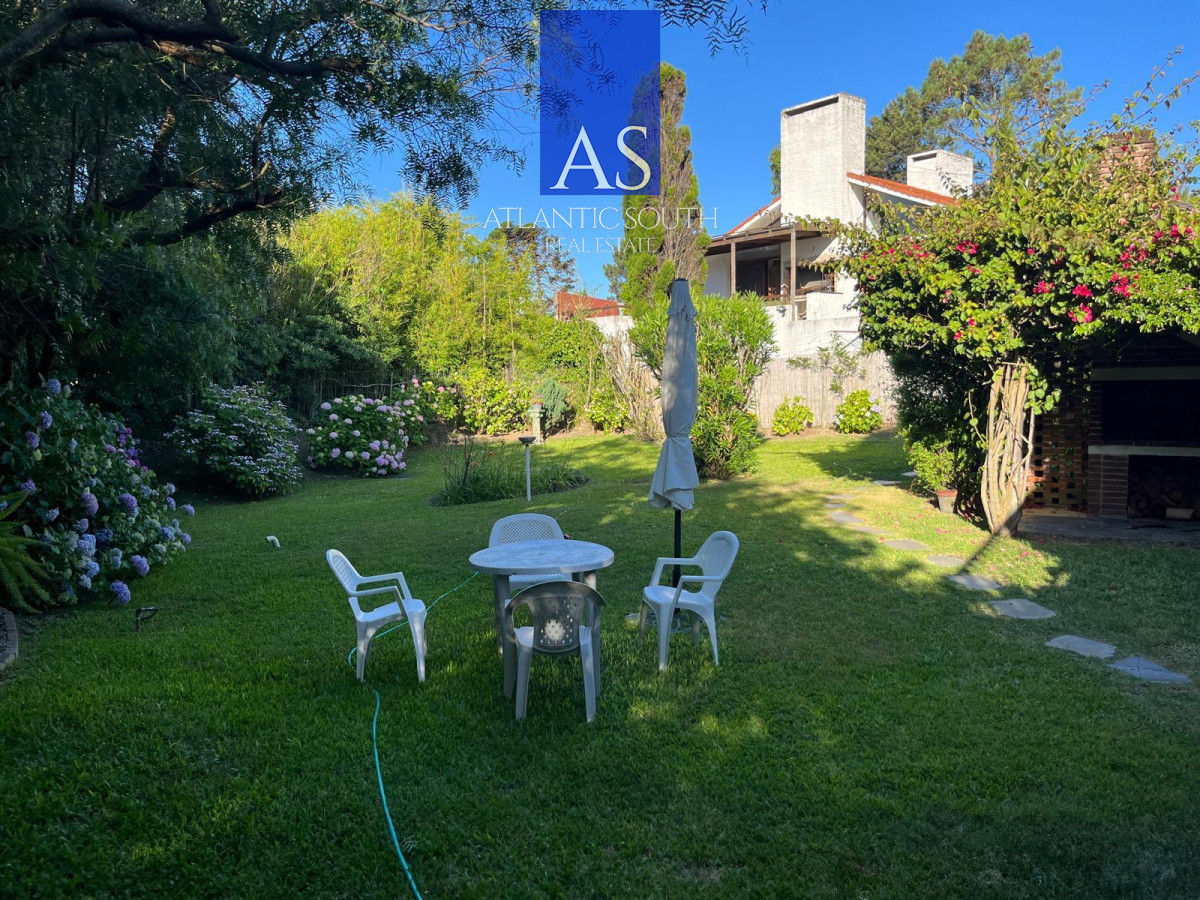 Casa ID.4717 - Casa de 4 dormitorios en venta a 100 metros de Playa Mansa en Pinares Punta del Este