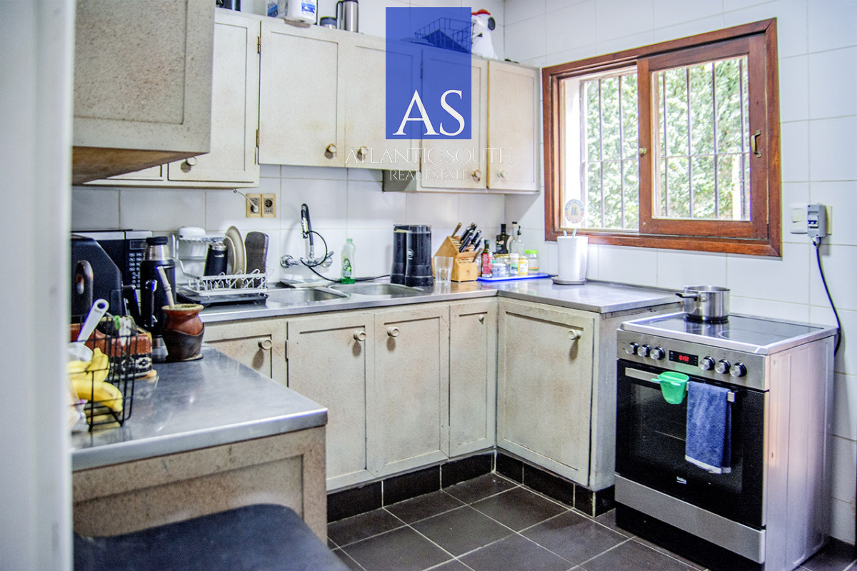 Casa ID.4744 - Exclusiva Casa a 60 Metros del Mar en Playa Mansa | 5 Dormitorios y Amplio Terreno