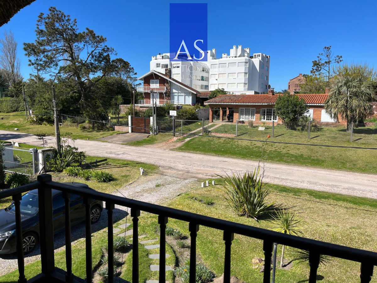 Casa ID.4717 - Casa de 4 dormitorios en venta a 100 metros de Playa Mansa en Pinares Punta del Este
