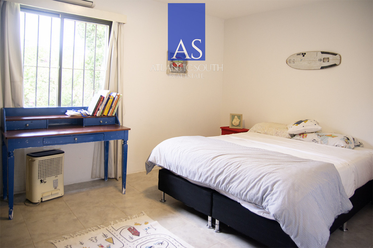 Casa ID.4744 - Exclusiva Casa a 60 Metros del Mar en Playa Mansa | 5 Dormitorios y Amplio Terreno