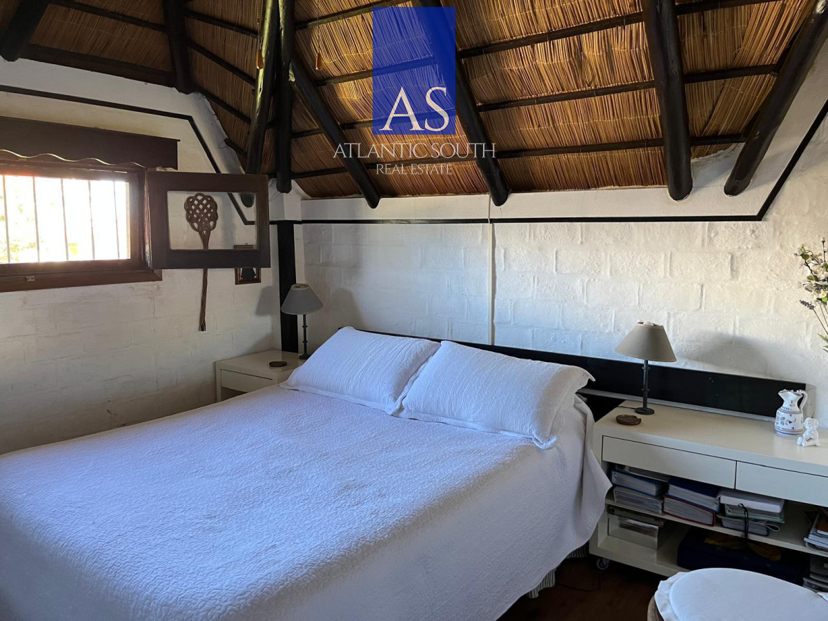 Casa ID.4717 - Casa de 4 dormitorios en venta a 100 metros de Playa Mansa en Pinares Punta del Este