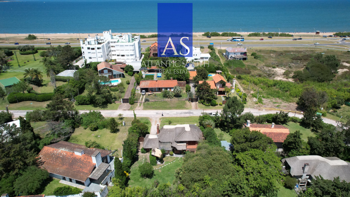 Casa ID.4717 - Casa de 4 dormitorios en venta a 100 metros de Playa Mansa en Pinares Punta del Este