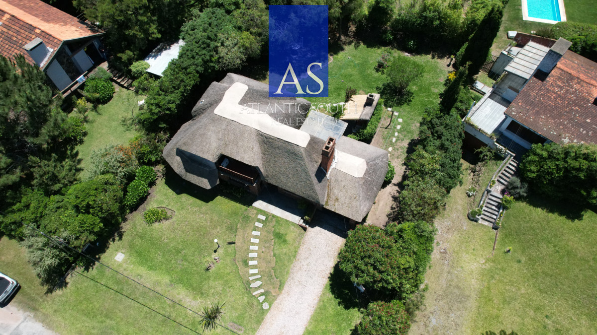Casa ID.4717 - Casa de 4 dormitorios en venta a 100 metros de Playa Mansa en Pinares Punta del Este