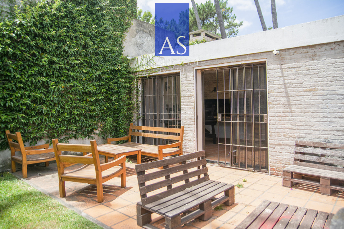 Casa ID.4744 - Exclusiva Casa a 60 Metros del Mar en Playa Mansa | 5 Dormitorios y Amplio Terreno
