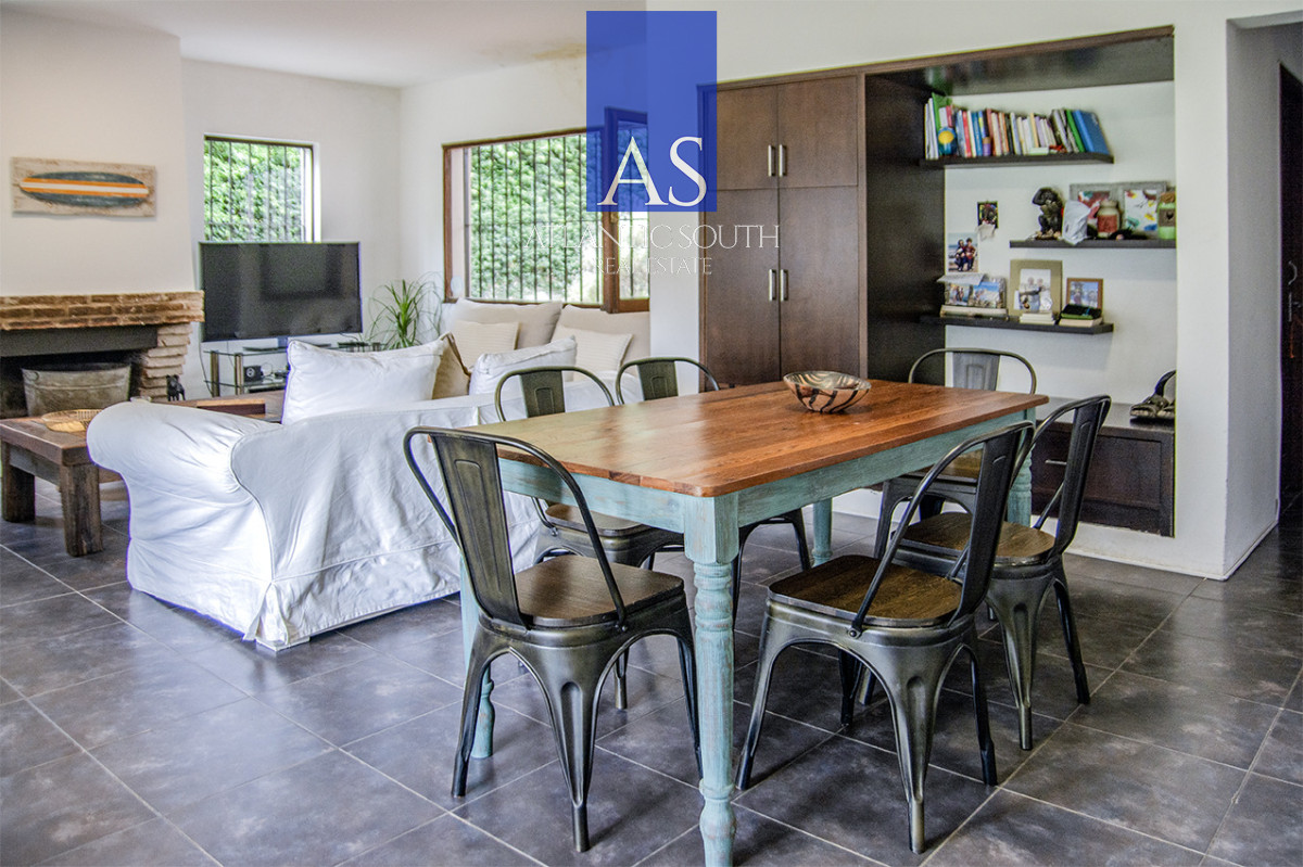 Casa ID.4744 - Exclusiva Casa a 60 Metros del Mar en Playa Mansa | 5 Dormitorios y Amplio Terreno