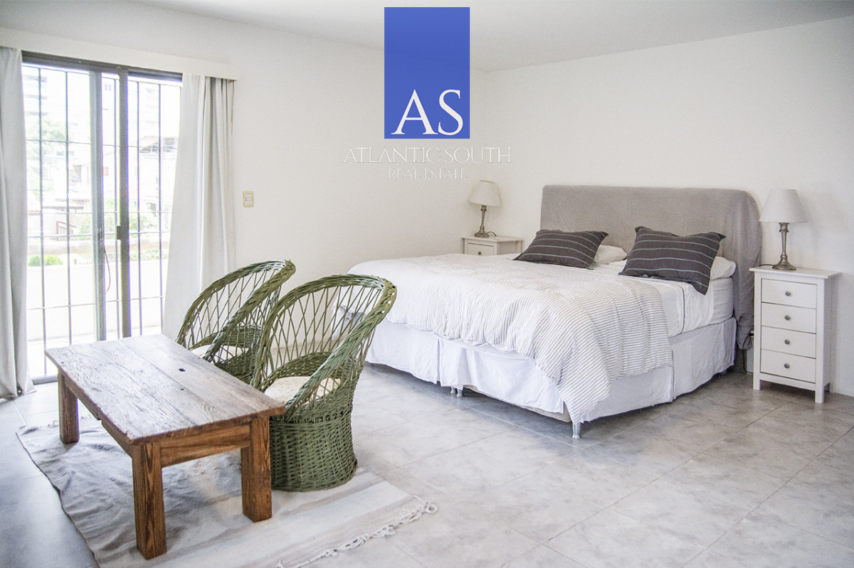 Casa ID.4744 - Exclusiva Casa a 60 Metros del Mar en Playa Mansa | 5 Dormitorios y Amplio Terreno