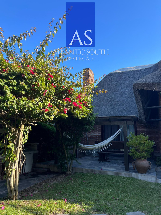 Casa ID.4717 - Casa de 4 dormitorios en venta a 100 metros de Playa Mansa en Pinares Punta del Este