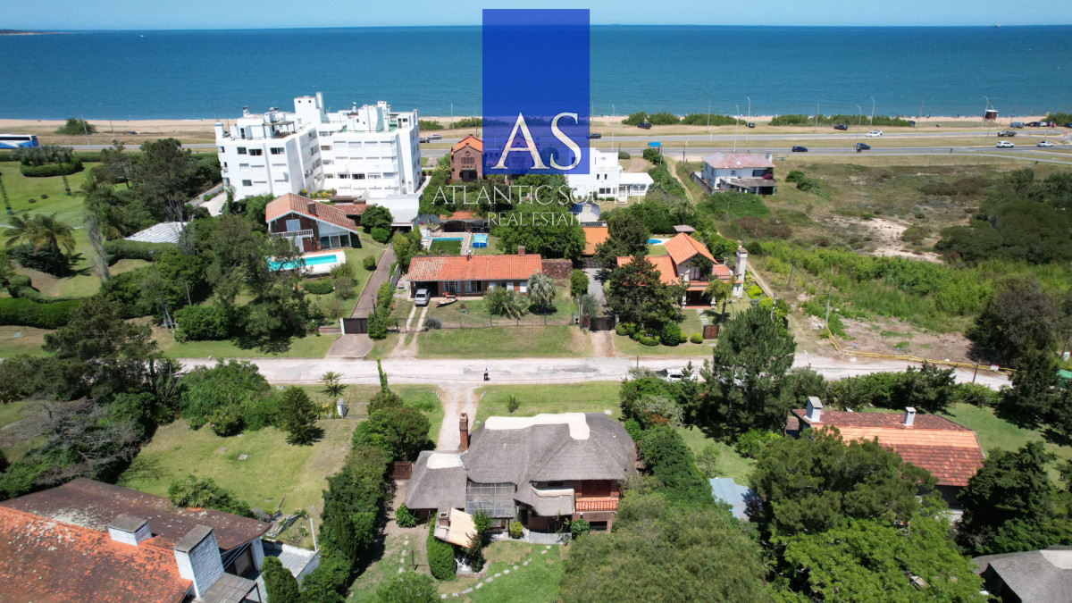 Casa ID.4717 - Casa de 4 dormitorios en venta a 100 metros de Playa Mansa en Pinares Punta del Este