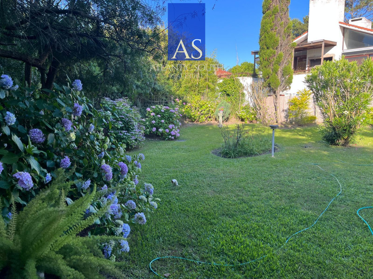 Casa ID.4717 - Casa de 4 dormitorios en venta a 100 metros de Playa Mansa en Pinares Punta del Este