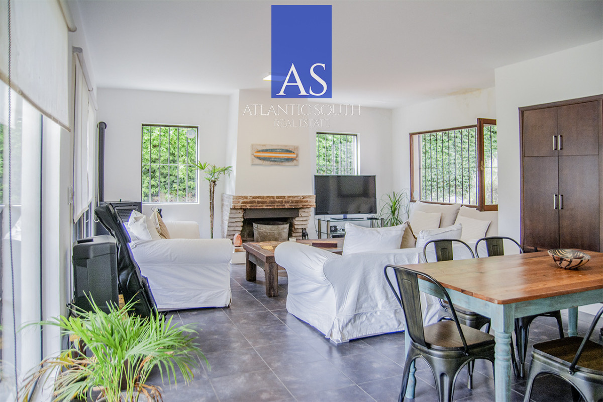 Casa ID.4744 - Exclusiva Casa a 60 Metros del Mar en Playa Mansa | 5 Dormitorios y Amplio Terreno