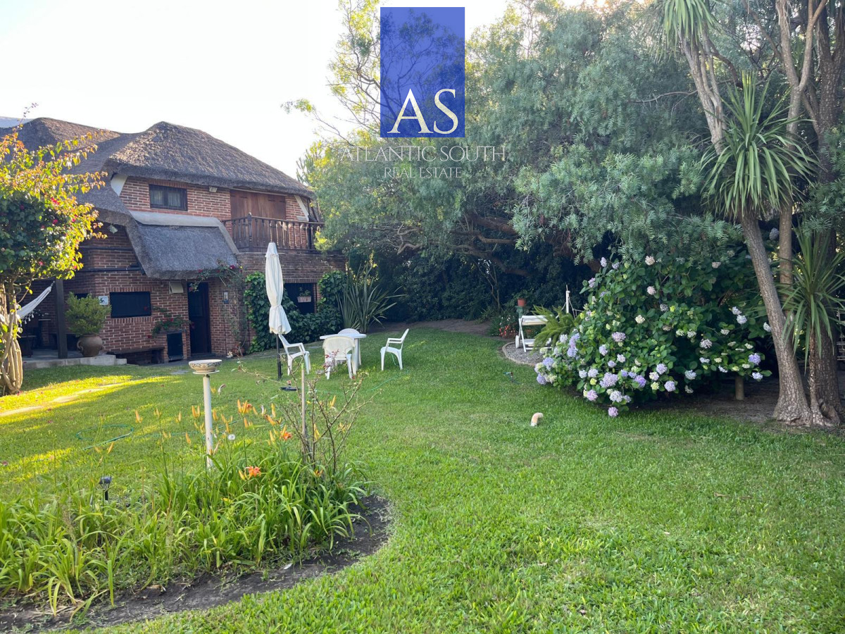 Casa ID.4717 - Casa de 4 dormitorios en venta a 100 metros de Playa Mansa en Pinares Punta del Este