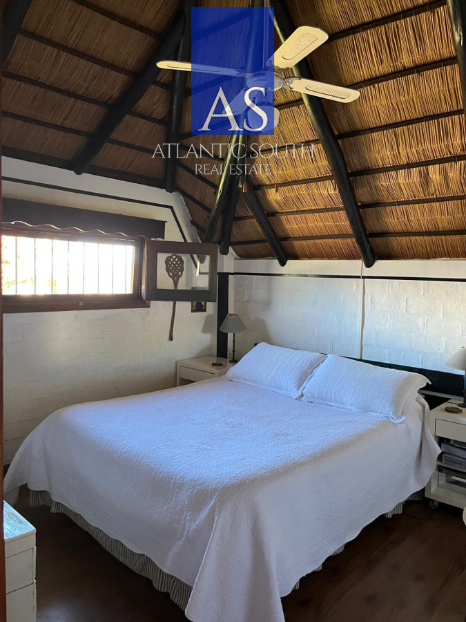 Casa ID.4717 - Casa de 4 dormitorios en venta a 100 metros de Playa Mansa en Pinares Punta del Este
