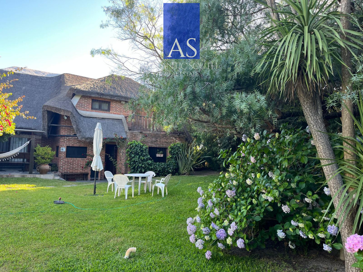 Casa ID.4717 - Casa de 4 dormitorios en venta a 100 metros de Playa Mansa en Pinares Punta del Este