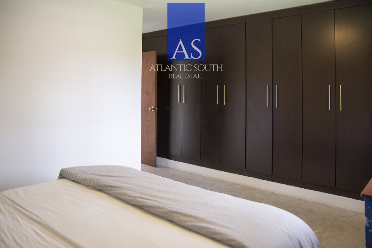 Casa ID.4744 - Exclusiva Casa a 60 Metros del Mar en Playa Mansa | 5 Dormitorios y Amplio Terreno