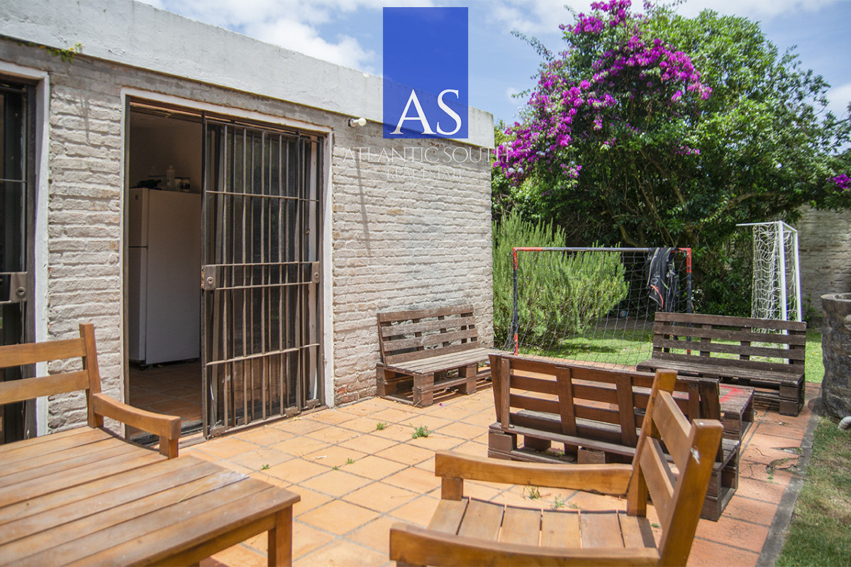 Casa ID.4744 - Exclusiva Casa a 60 Metros del Mar en Playa Mansa | 5 Dormitorios y Amplio Terreno