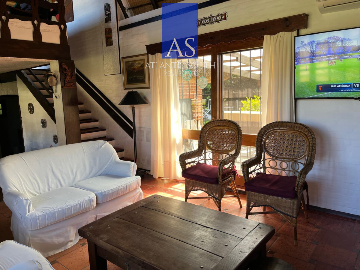 Casa ID.4717 - Casa de 4 dormitorios en venta a 100 metros de Playa Mansa en Pinares Punta del Este