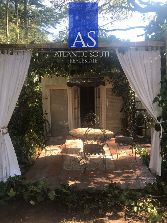 Casa ID.4098 - Casa en venta Chalet de 4 dormitorios, piscina y parrillero Pinares Punta del Este.