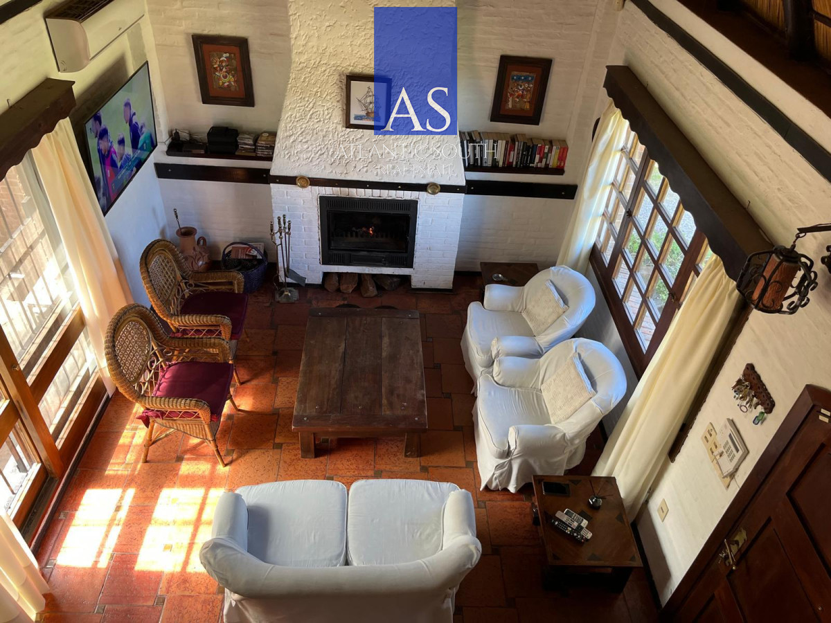 Casa ID.4717 - Casa de 4 dormitorios en venta a 100 metros de Playa Mansa en Pinares Punta del Este