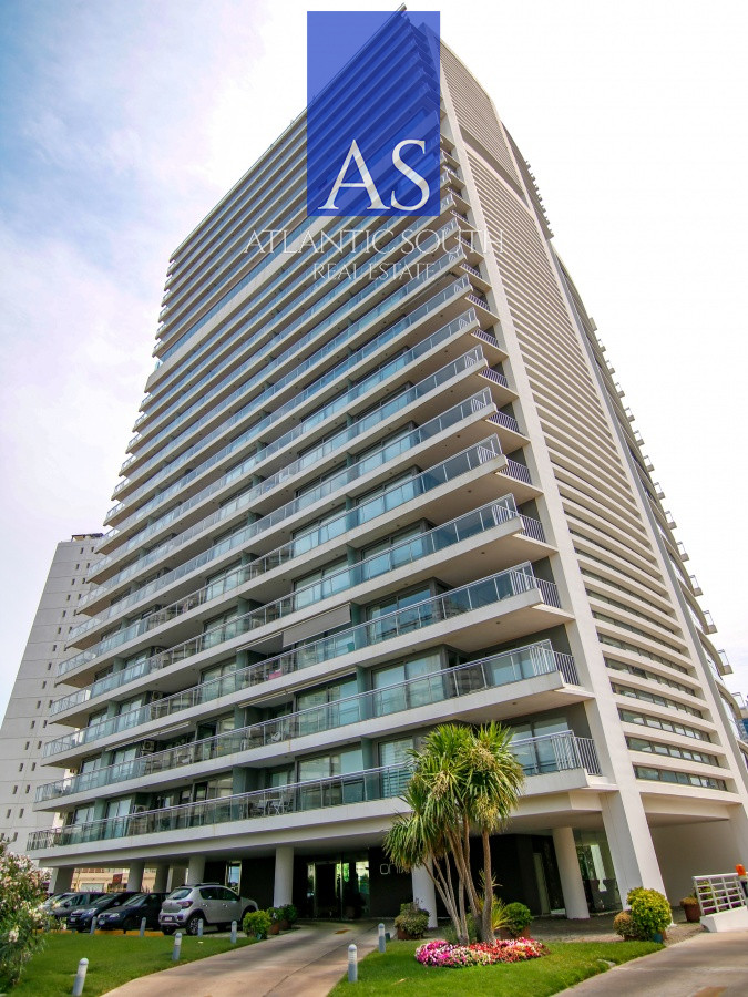 Apartamento ID.4055 - Vende departamento de 2 dormitorios finamente decorado en Torre Onix, Punta del Este