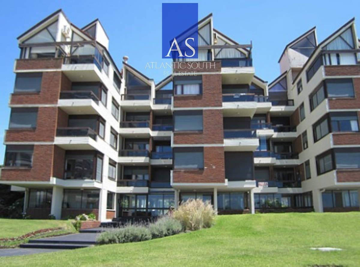 Apartamento ID.4656 - Apartamento en Venta de 2 dormitorios vista al mar en Punta del este 