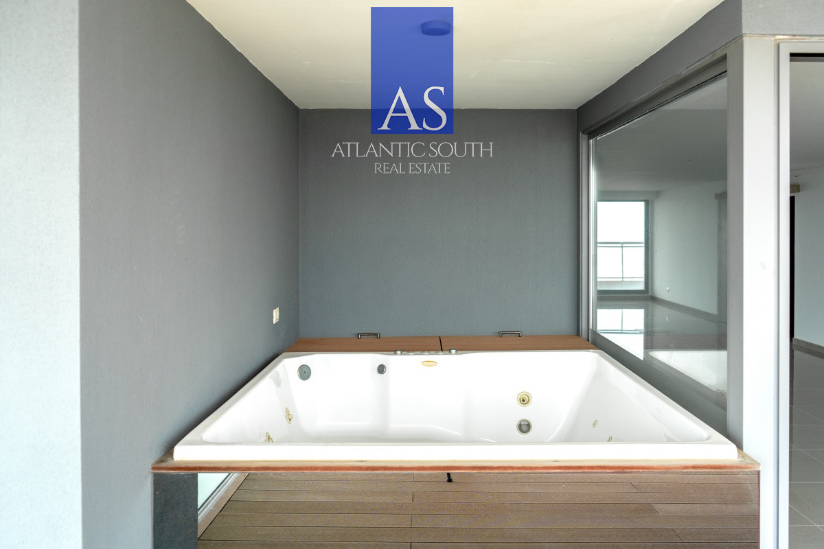 Apartamento ID.4055 - Vende departamento de 2 dormitorios finamente decorado en Torre Onix, Punta del Este