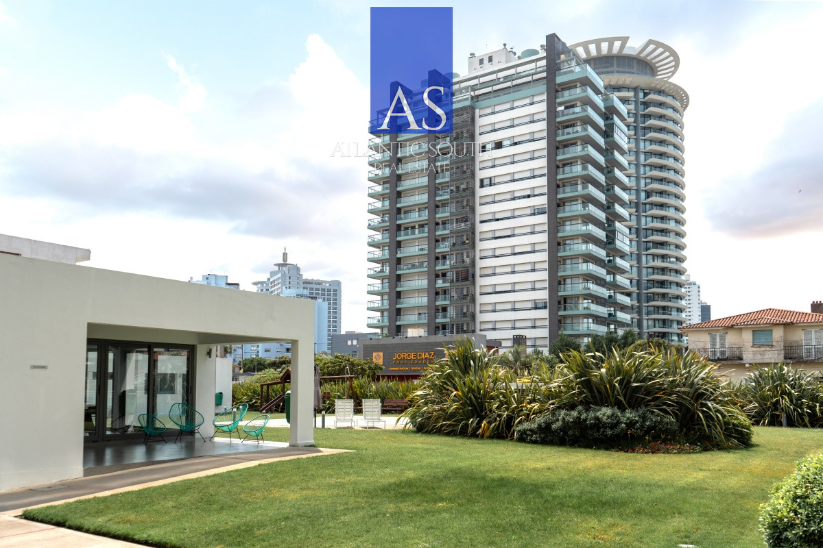 Apartamento ID.4055 - Vende departamento de 2 dormitorios finamente decorado en Torre Onix, Punta del Este