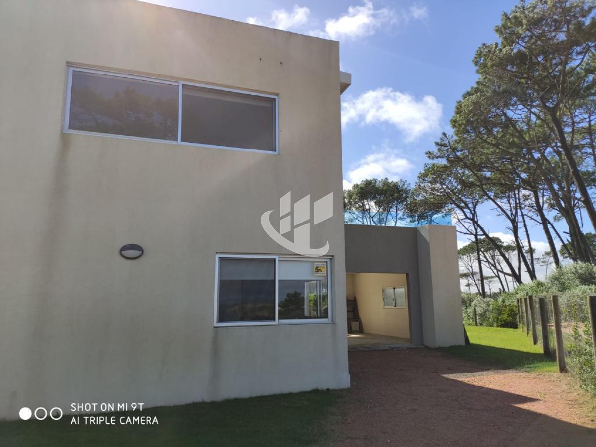 Casa ID.875 - Casa a la venta en Chihuahua Punta del este 3 Dormitorios y Piscina
